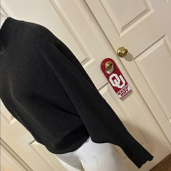 Zara Mock Neck Knit Sweater. Medium - Picture 3 of 8